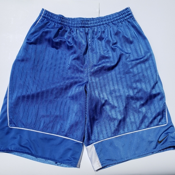 Nike basketball shorts size large - Picture 5 of 8